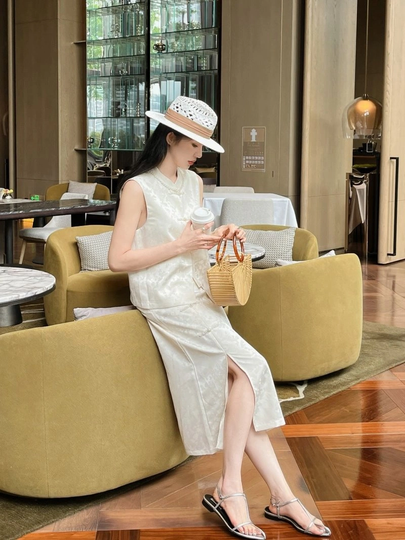 Comfortable Chanel Dress Suits 109001