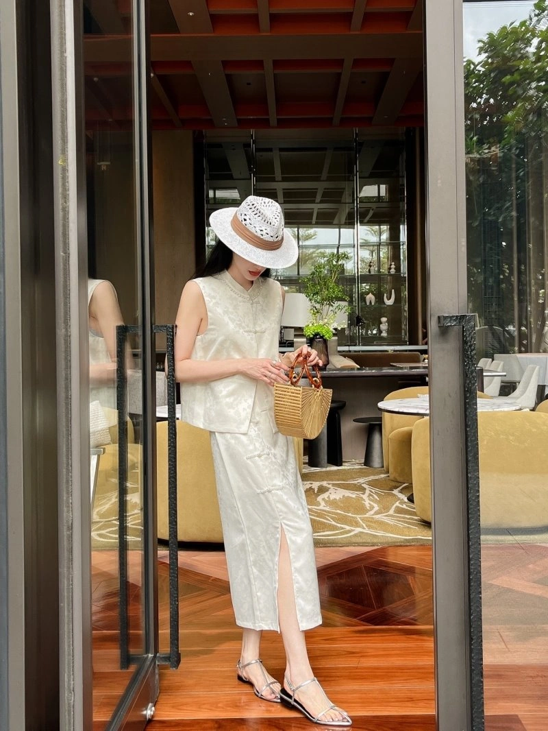 Comfortable Chanel Dress Suits 109001