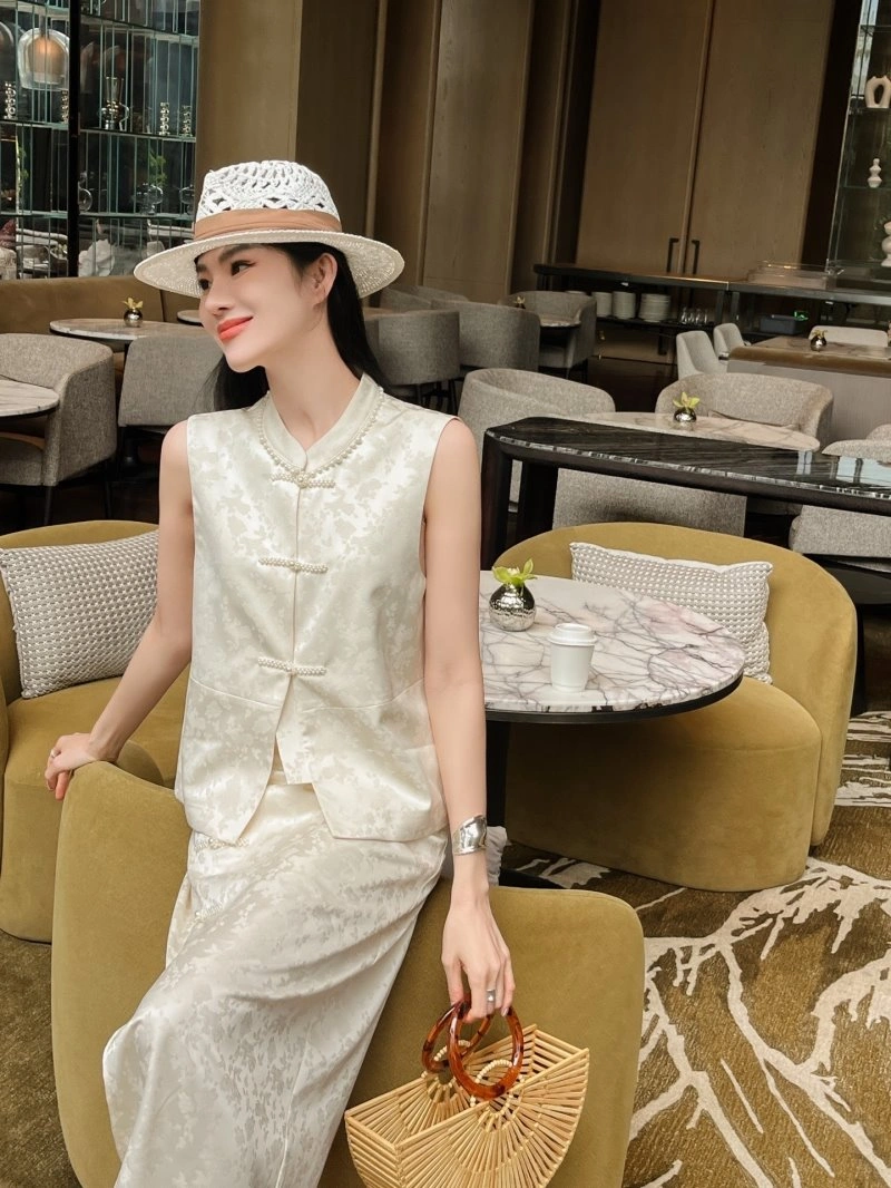 Comfortable Chanel Dress Suits 109001