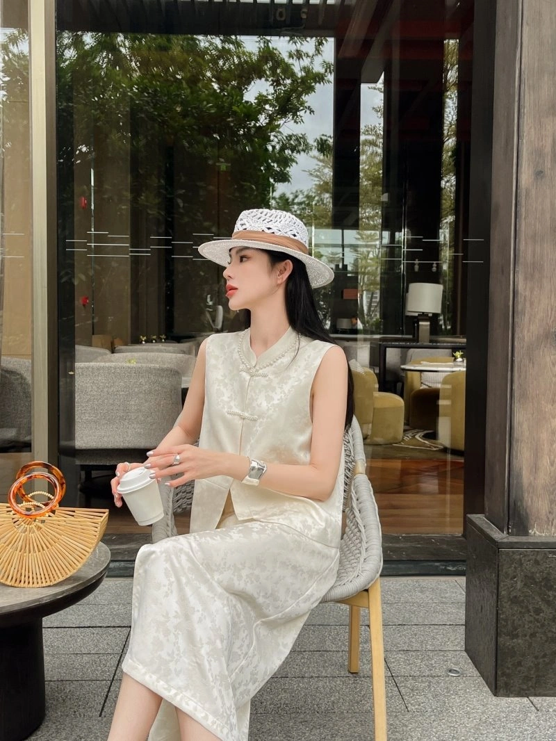 Comfortable Chanel Dress Suits 109001