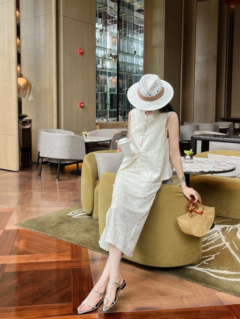 Comfortable Chanel Dress Suits 109001
