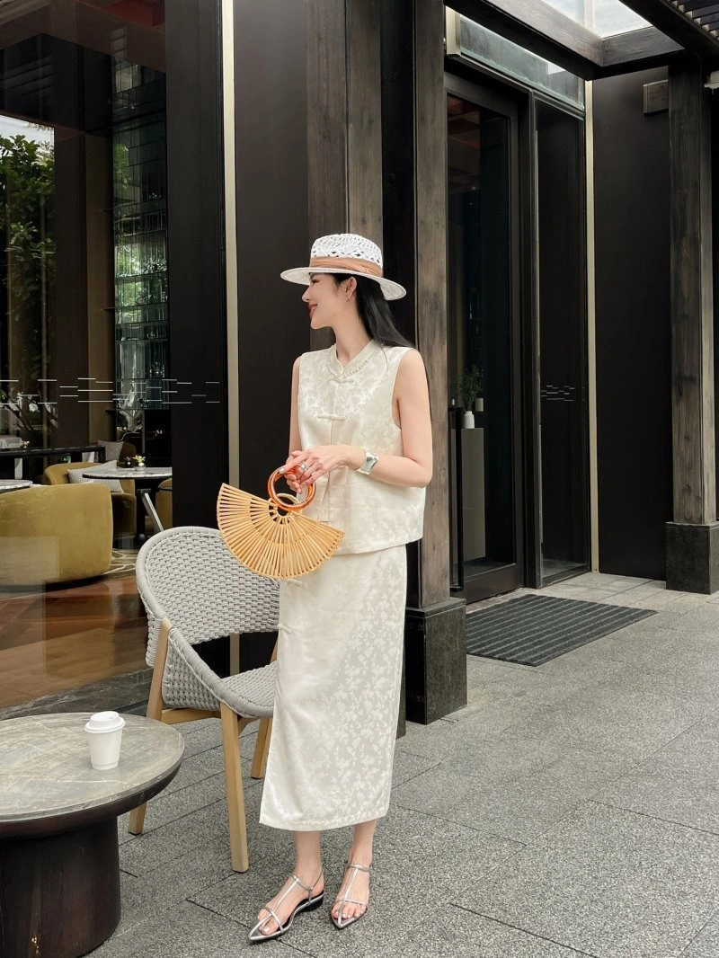 Comfortable Chanel Dress Suits 109001