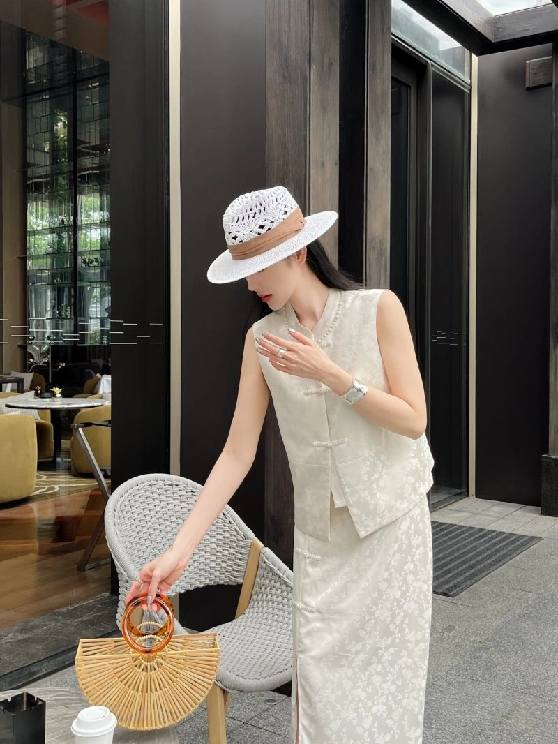 Comfortable Chanel Dress Suits 109001