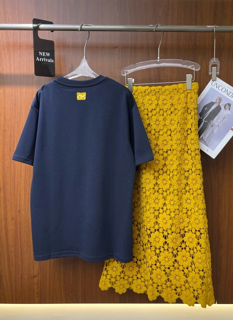 Trendsetting Chanel Dress Suits 108998