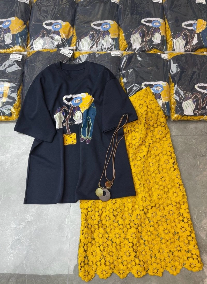 Trendsetting Chanel Dress Suits 108998
