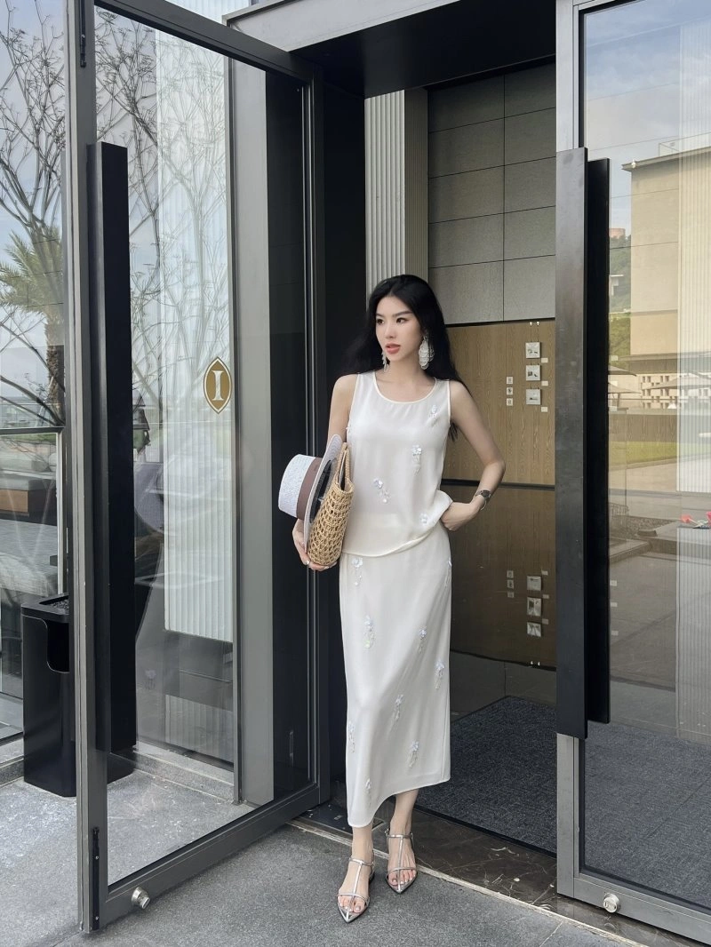 Bright Chanel Dress Suits 108986