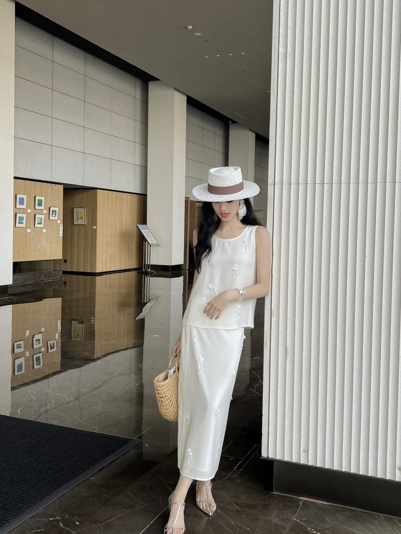 Bright Chanel Dress Suits 108986