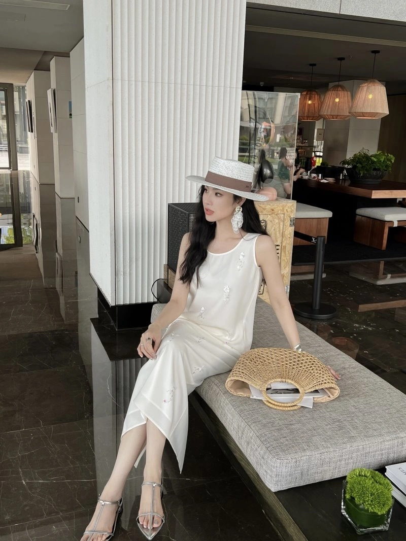 Bright Chanel Dress Suits 108986