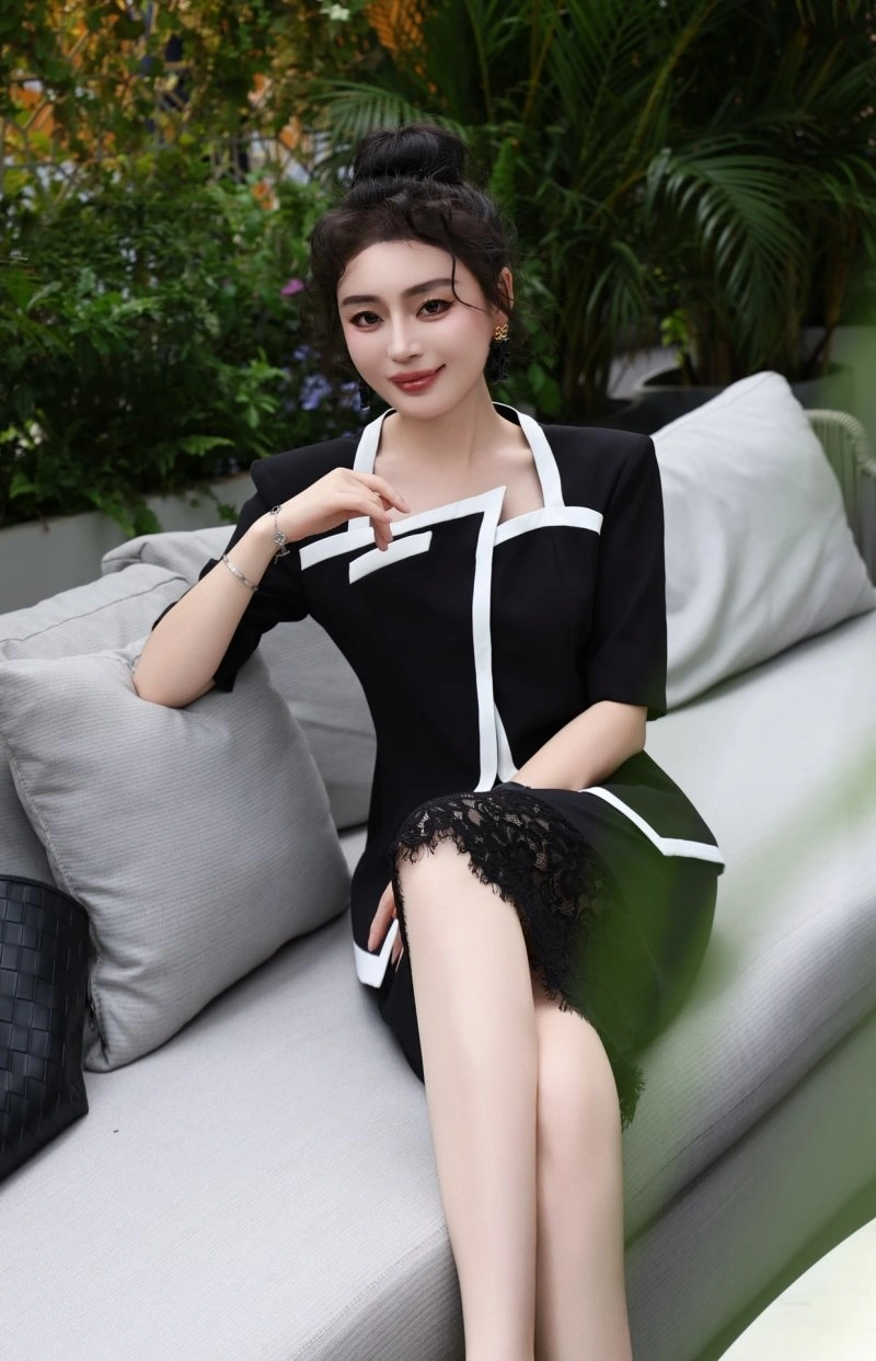 Lightweight Chanel Dress Suits 108970