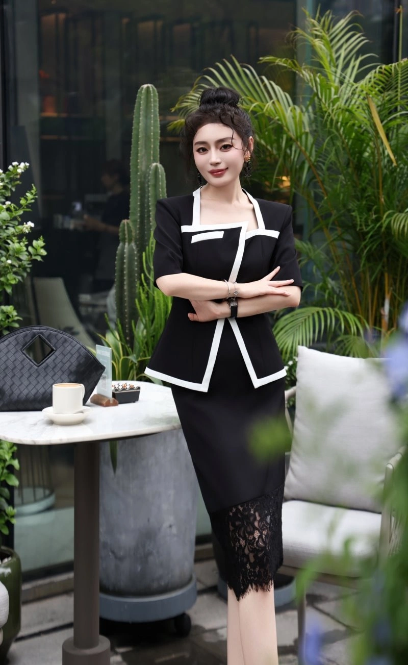 Lightweight Chanel Dress Suits 108970