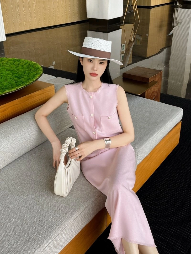 Compact Chanel Dress Suits 108978