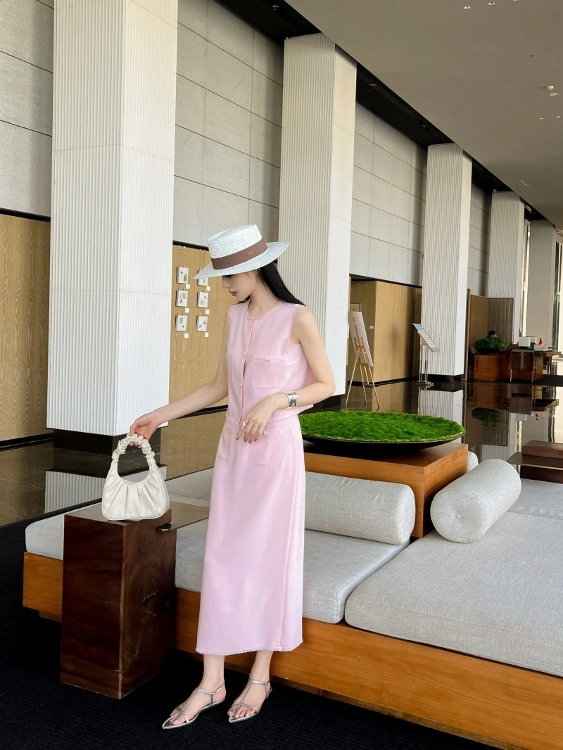 Compact Chanel Dress Suits 108978