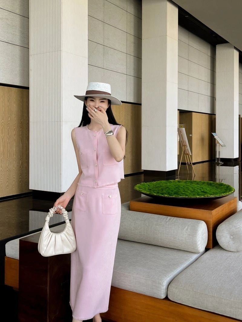 Compact Chanel Dress Suits 108978