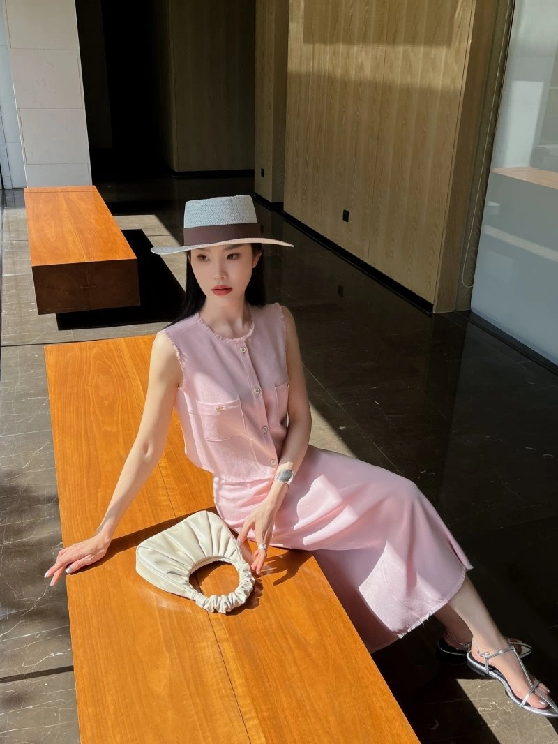 Compact Chanel Dress Suits 108978
