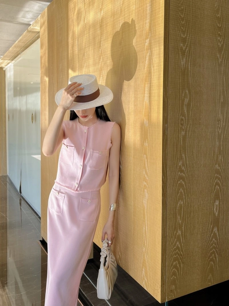 Compact Chanel Dress Suits 108978