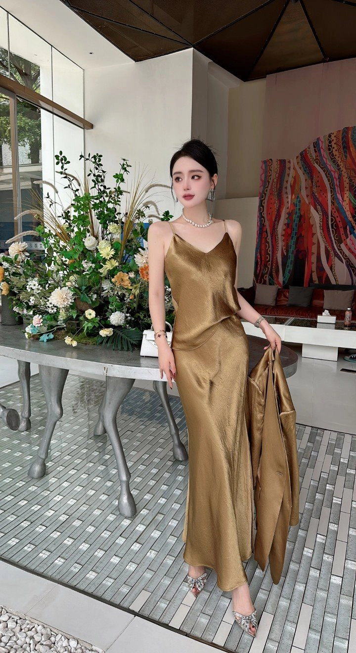 Compact Chanel Dress Suits 110755
