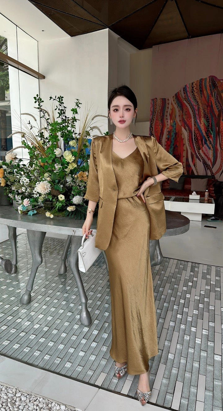 Compact Chanel Dress Suits 110755