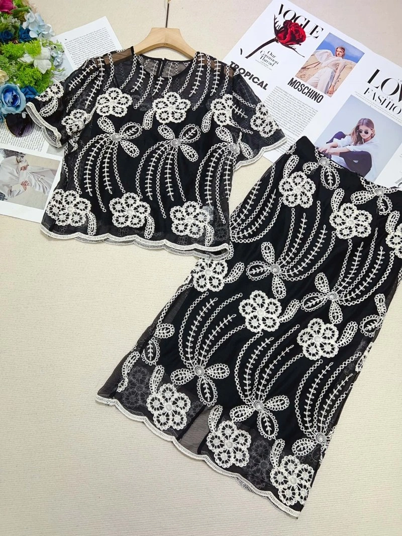 Chanel Dress Suits Snug 110740