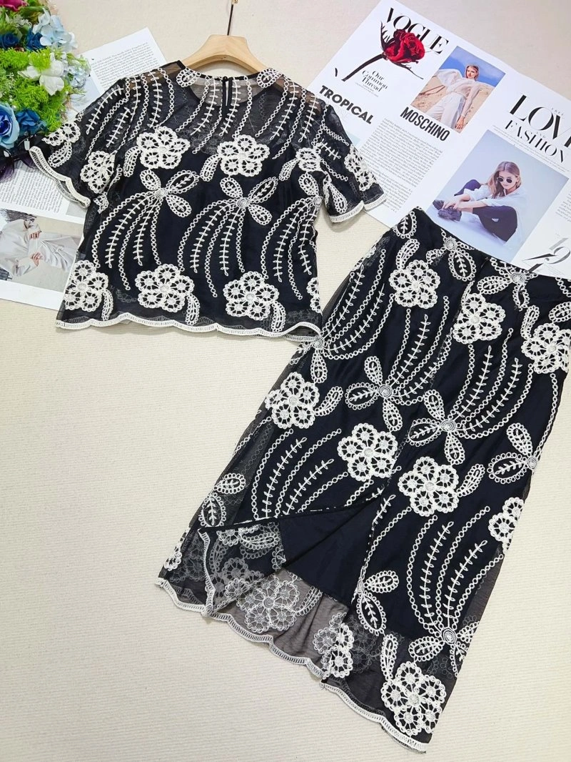 Chanel Dress Suits Snug 110740