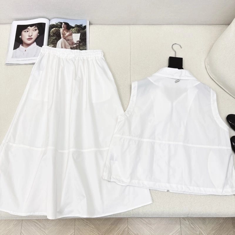 Unisex Chanel Dress Suits 109877