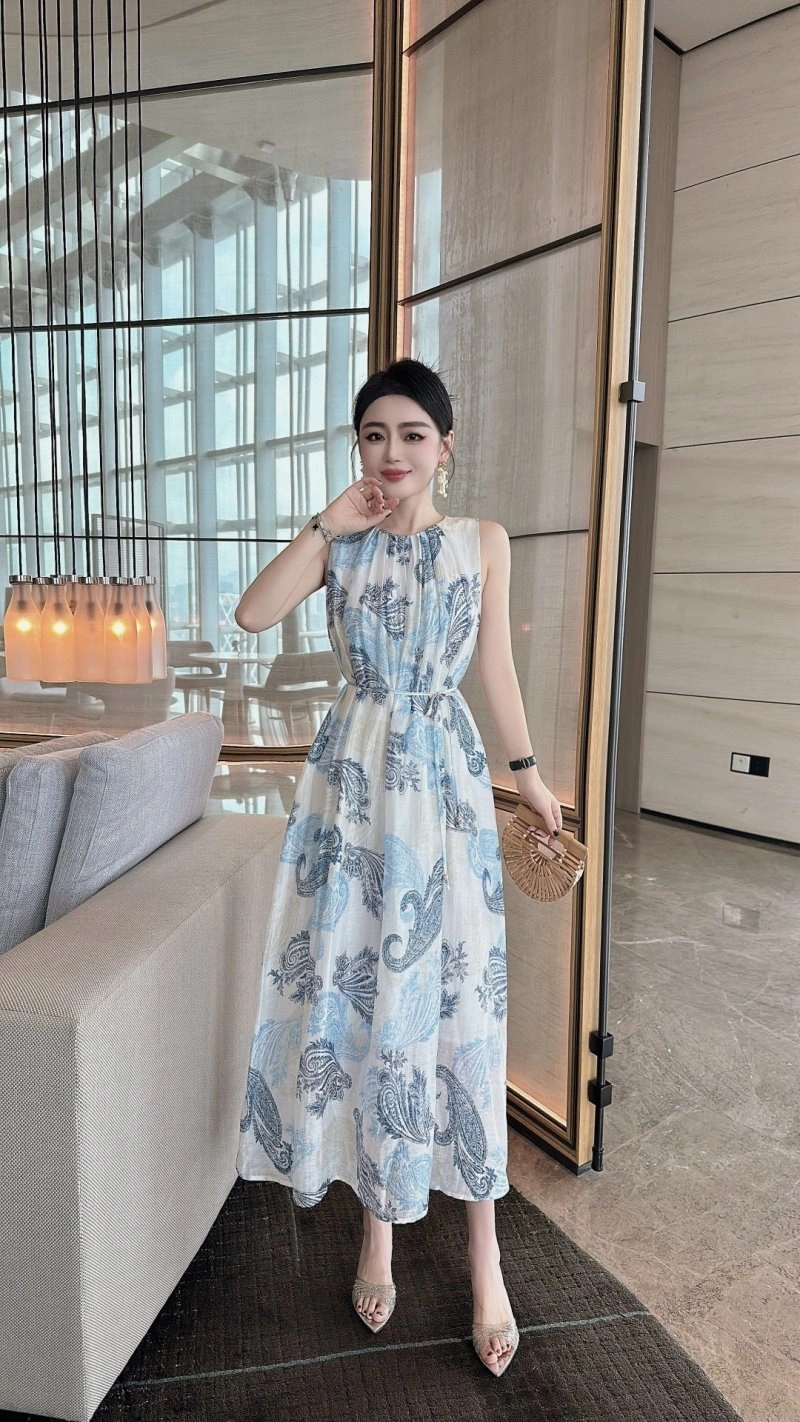 Lightweight Chanel Dress 109301