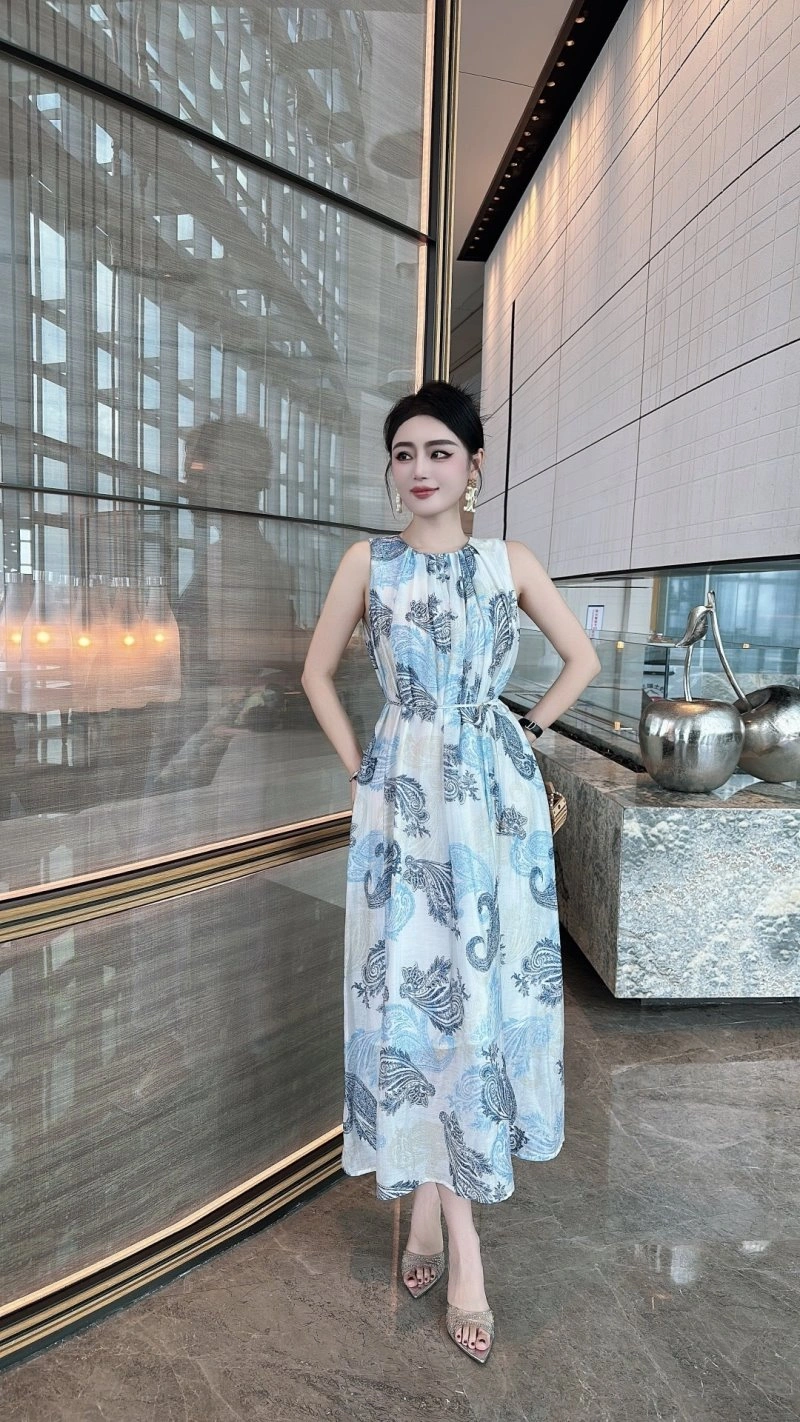 Lightweight Chanel Dress 109301