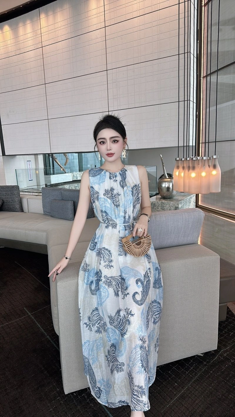 Lightweight Chanel Dress 109301