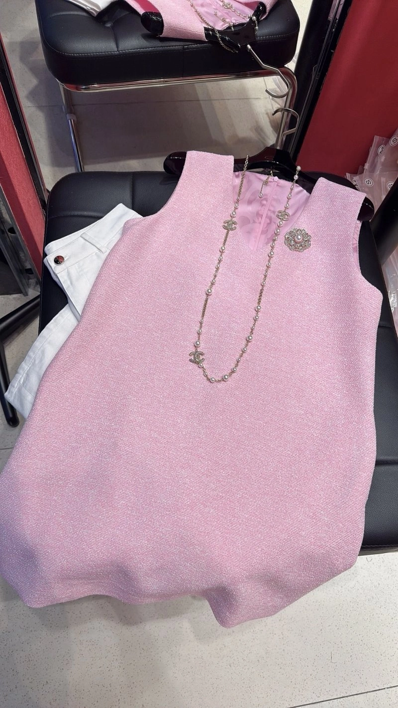 Compact Chanel Dress 109902