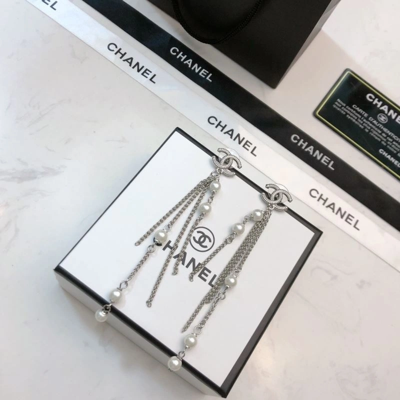 Sophisticated Chanel Earrings 231347