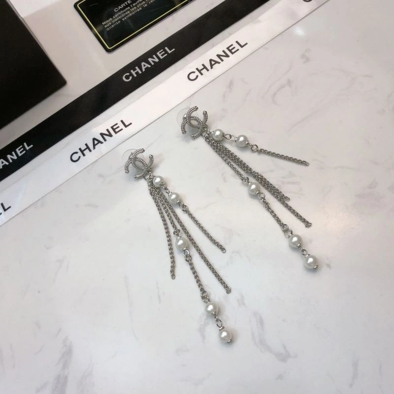 Sophisticated Chanel Earrings 231347