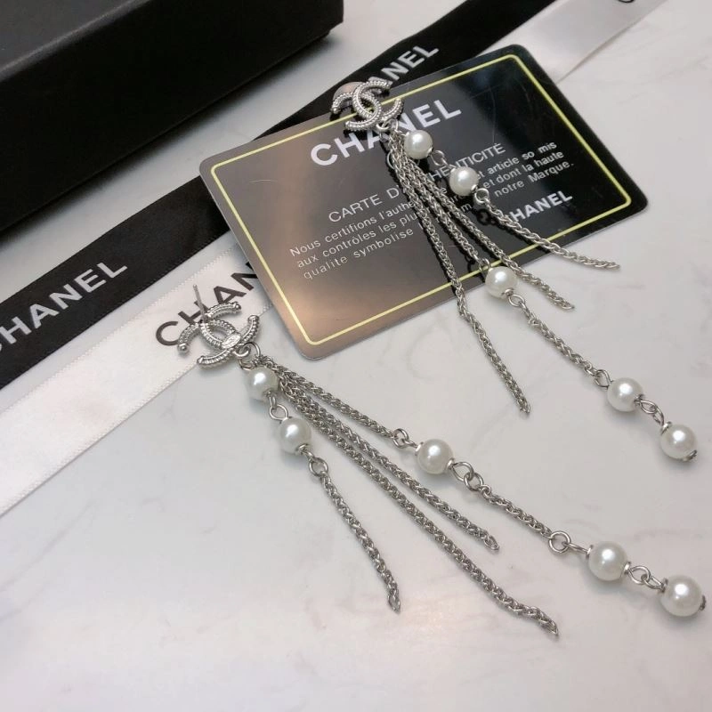 Sophisticated Chanel Earrings 231347