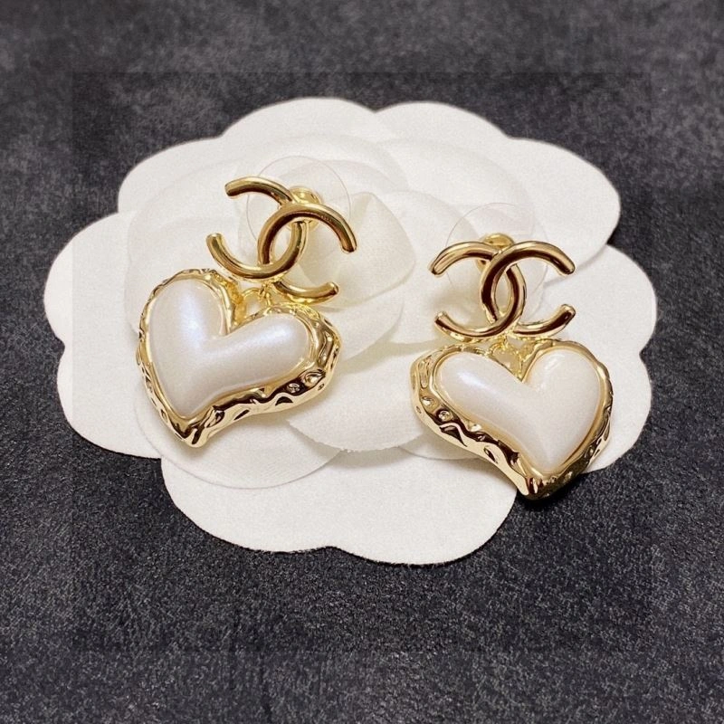Chanel Earrings Versatile 231327