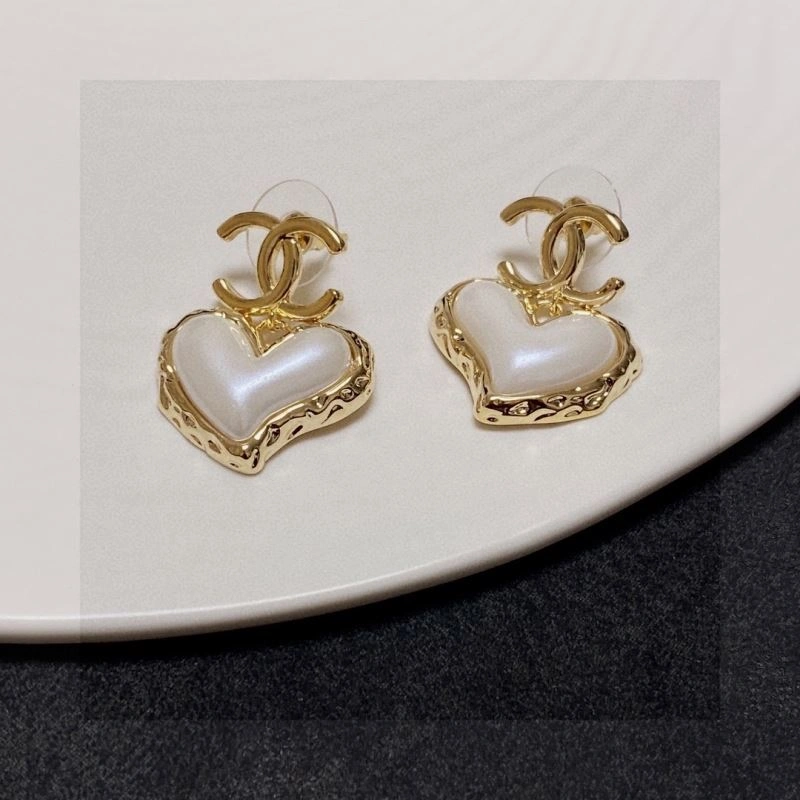 Chanel Earrings Versatile 231327