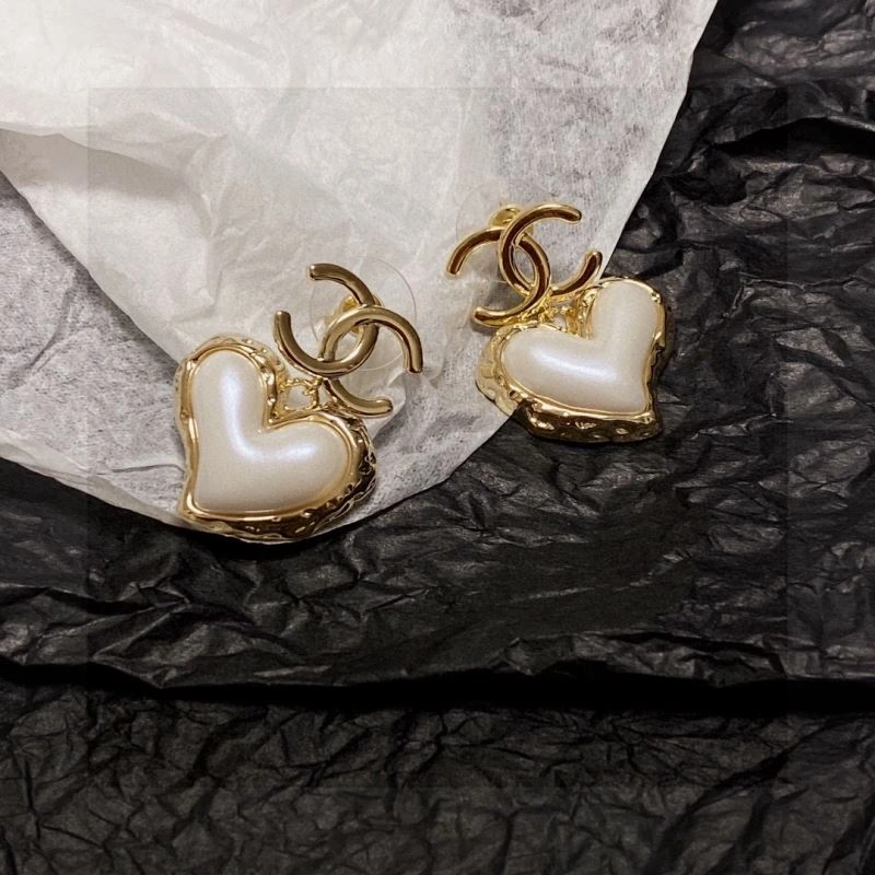 Chanel Earrings Versatile 231327