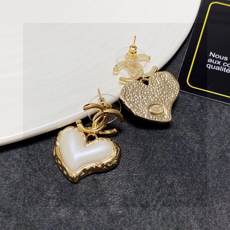 Chanel Earrings Versatile 231327