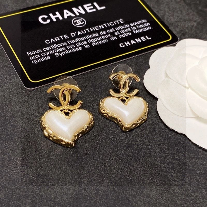Chanel Earrings Versatile 231327