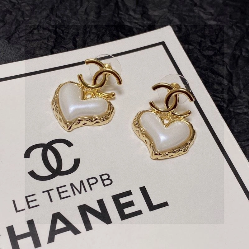 Chanel Earrings Versatile 231327