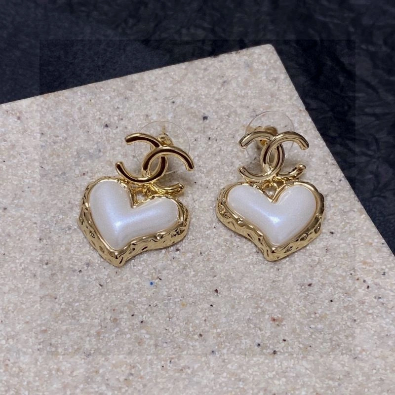Chanel Earrings Versatile 231327
