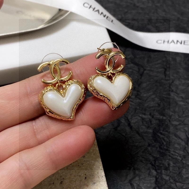 Chanel Earrings Versatile 231327