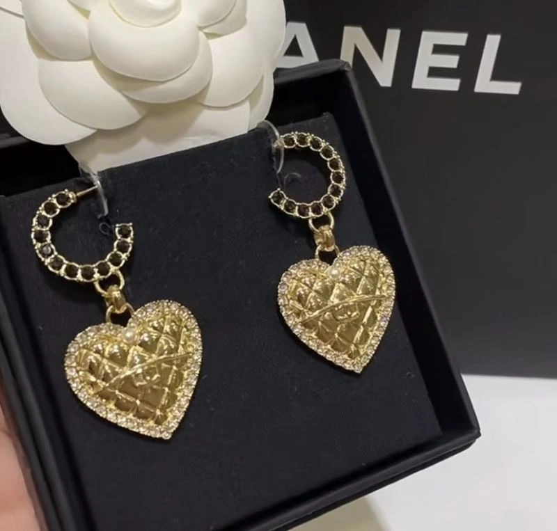 Chanel Earrings Comfortable 231337