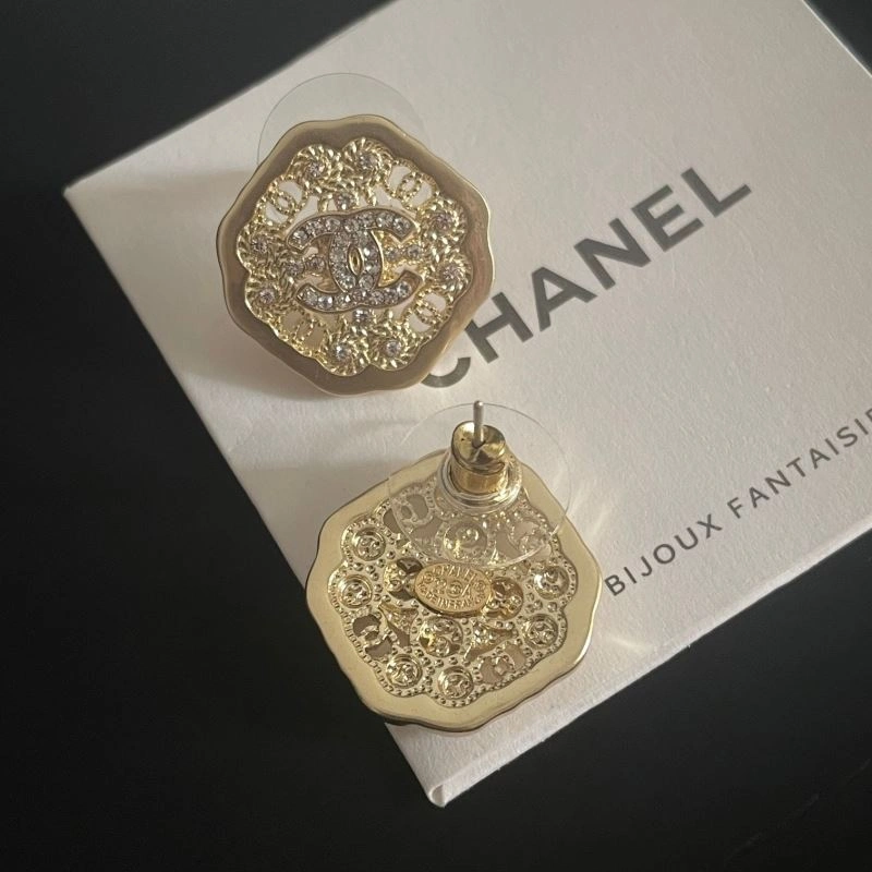 Lightweight Chanel Earrings 231317