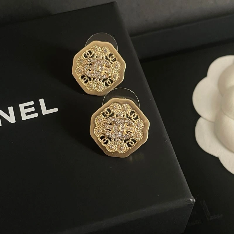 Lightweight Chanel Earrings 231317