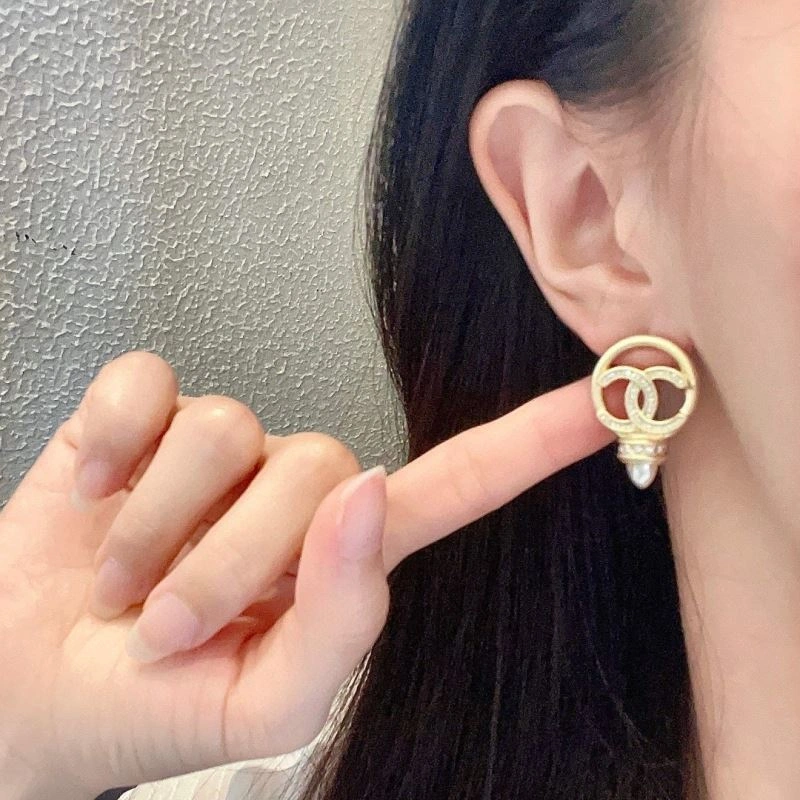 Chanel Earrings Stylish 231310