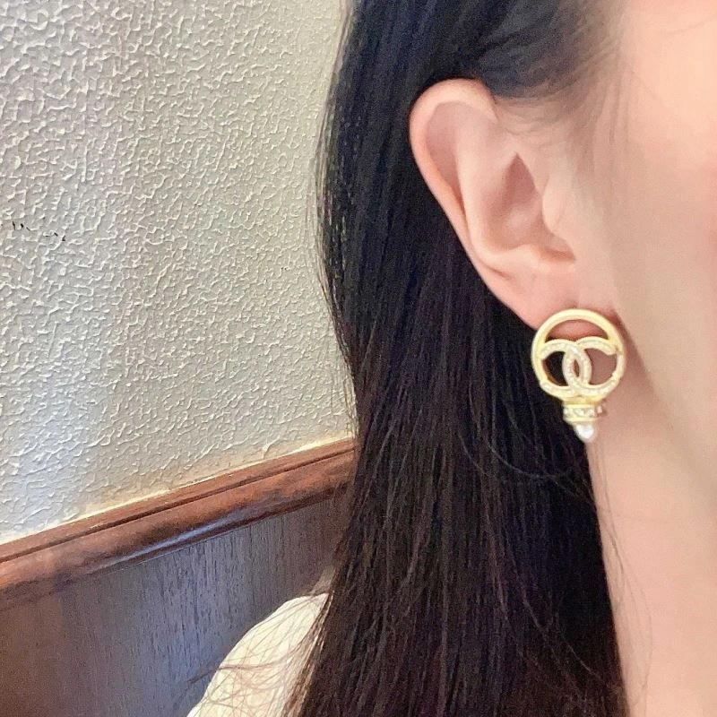 Chanel Earrings Stylish 231310