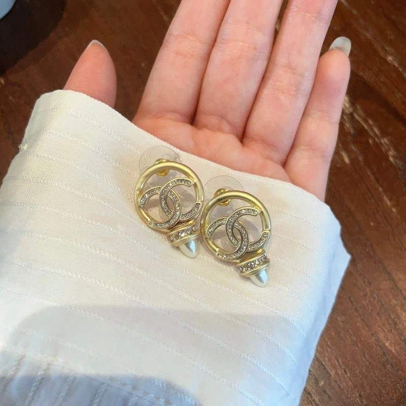 Chanel Earrings Stylish 231310