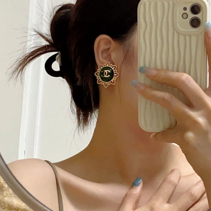 Trendy Chanel Earrings 231295