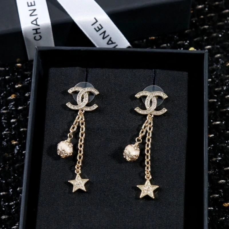 Sophisticated Chanel Earrings 231276
