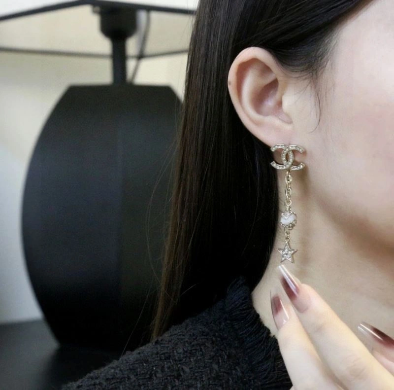Sophisticated Chanel Earrings 231276
