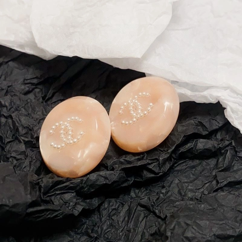 Sophisticated Chanel Earrings 231258