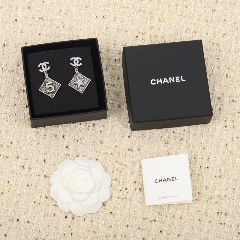 Chanel Earrings Supportive 231235